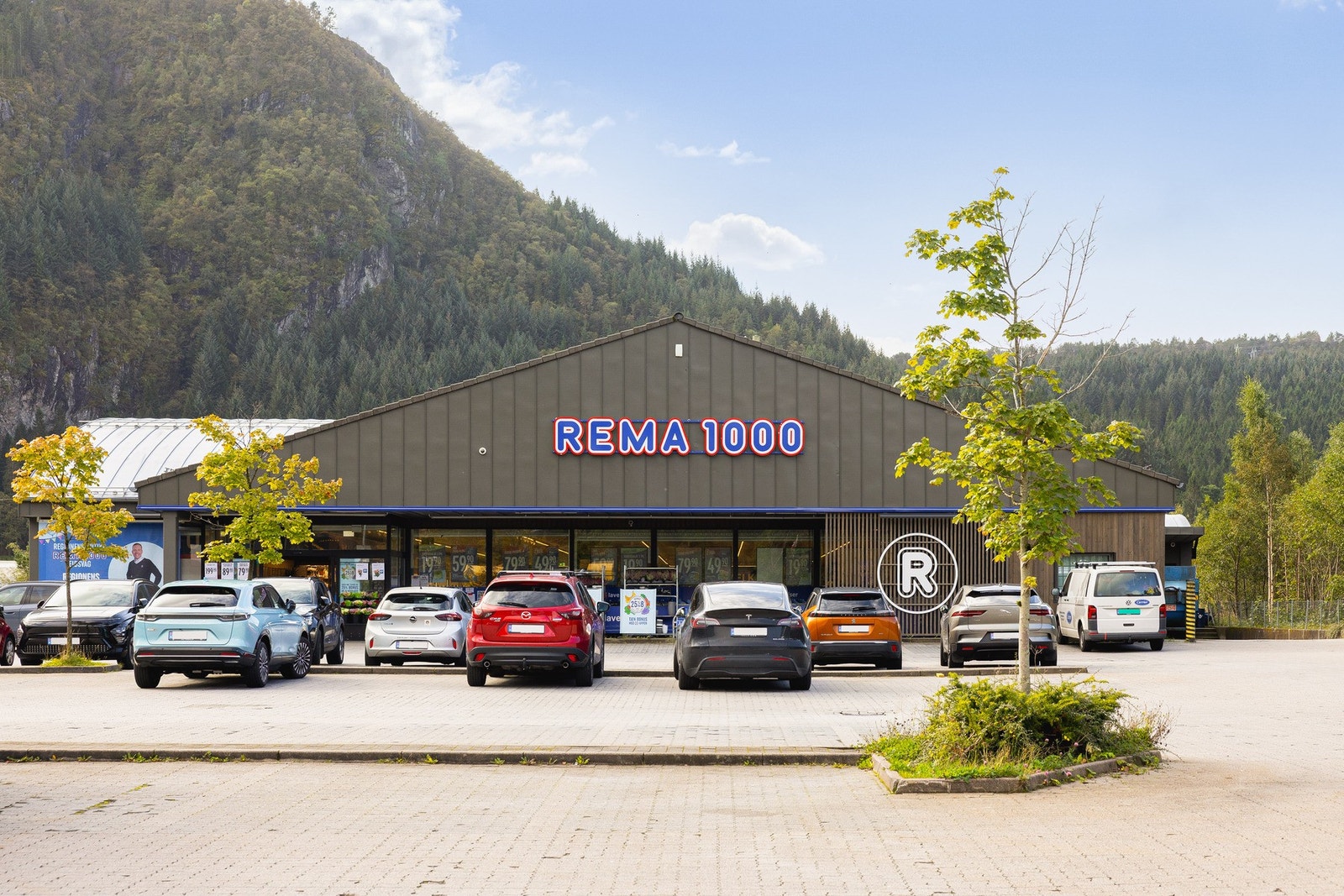 Rema 1000 ligger i gangavstand fra boligen. Galleribilde