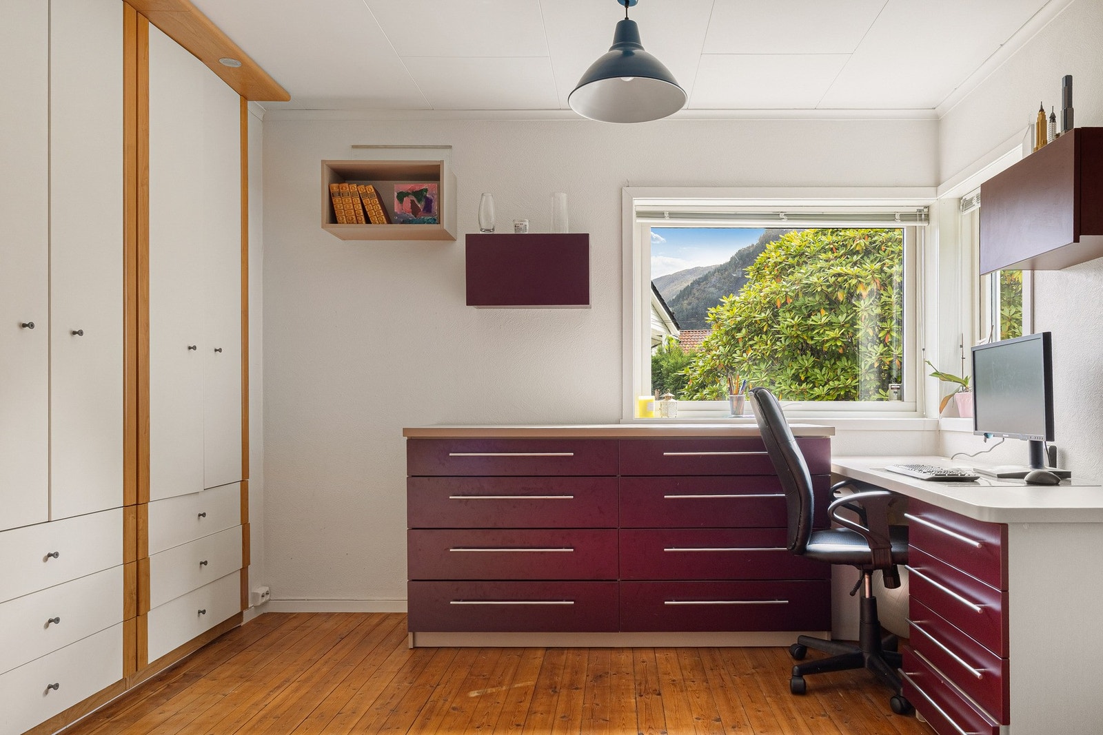 Soverommet på ca. 12,7 m² gir plass til dobbeltseng og garderobeløsning.. Galleribilde