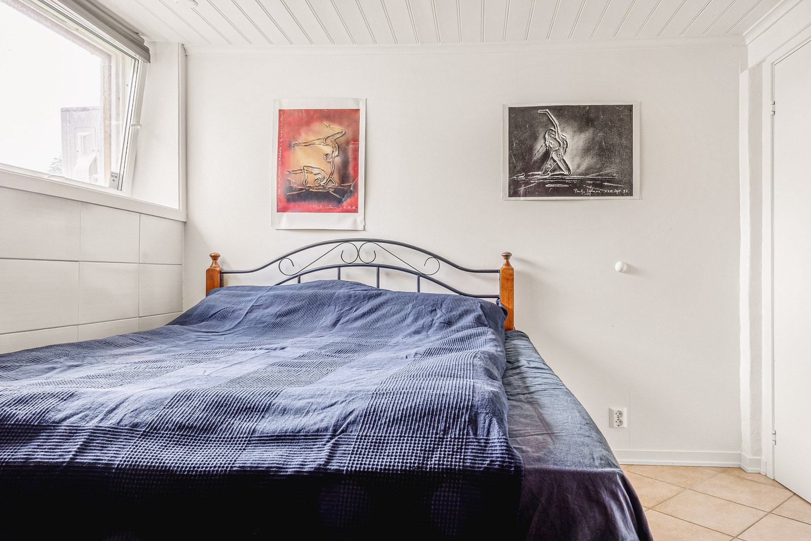 Soverom nummer to ligger i underetasjen og er på cirka 11,9 m². Galleribilde