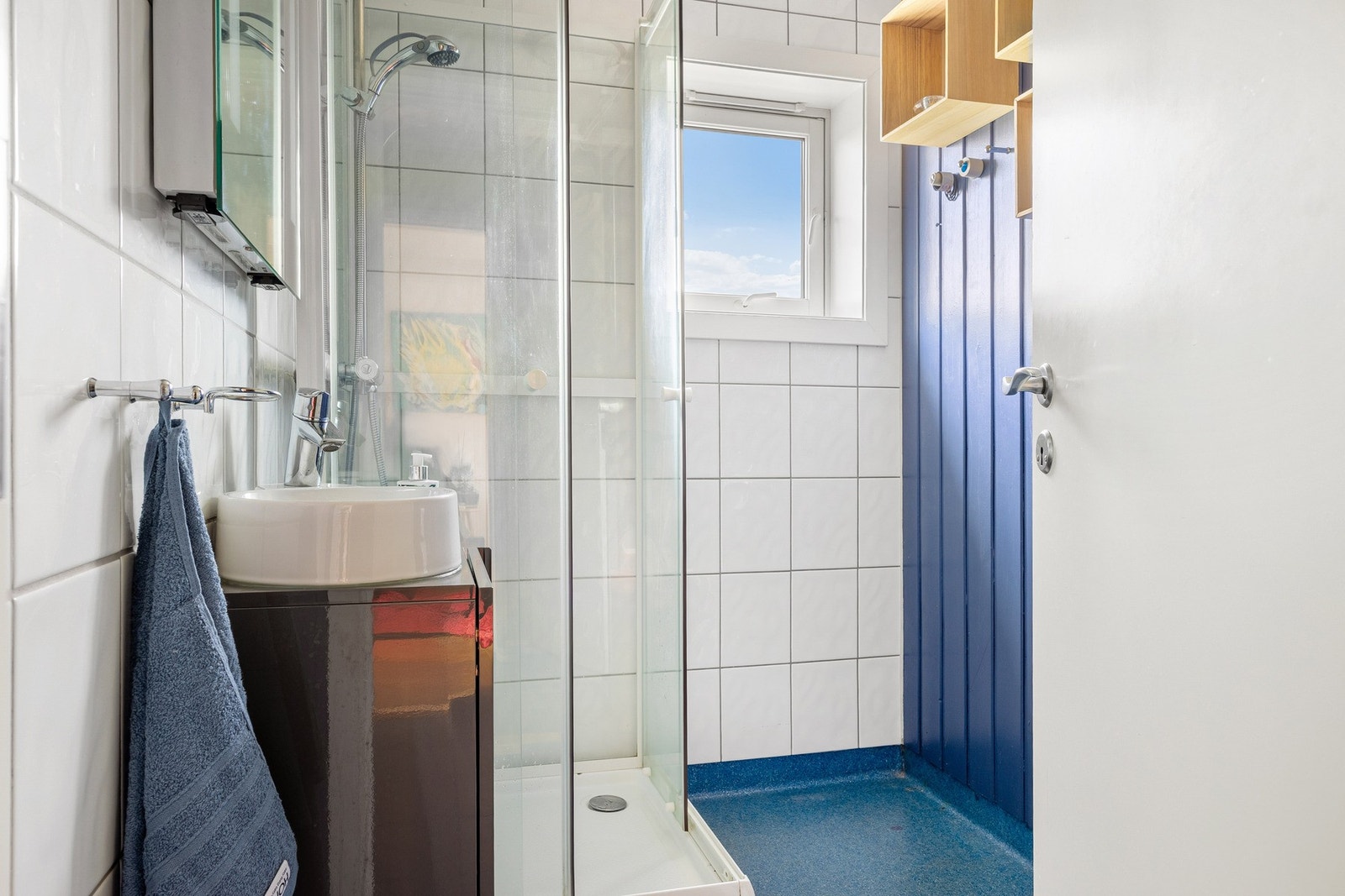 Badet oppe er rundt 3 m². Galleribilde