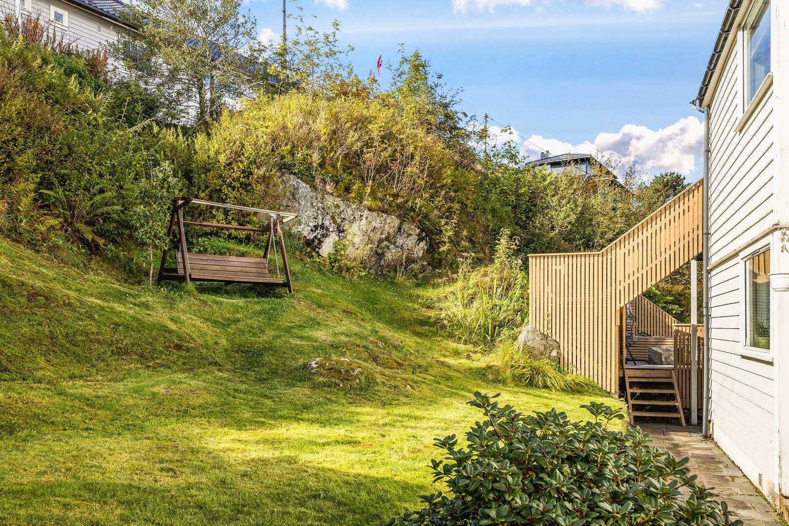En attraktiv bolig i et veletablert og familievennlig nabolag i vakre Eidsvåg. Galleribilde