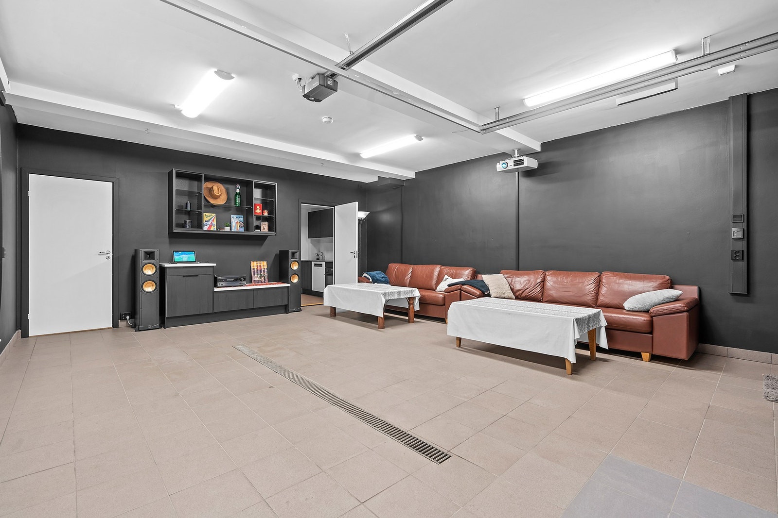 Garasje med kjøkken innenfor Galleribilde