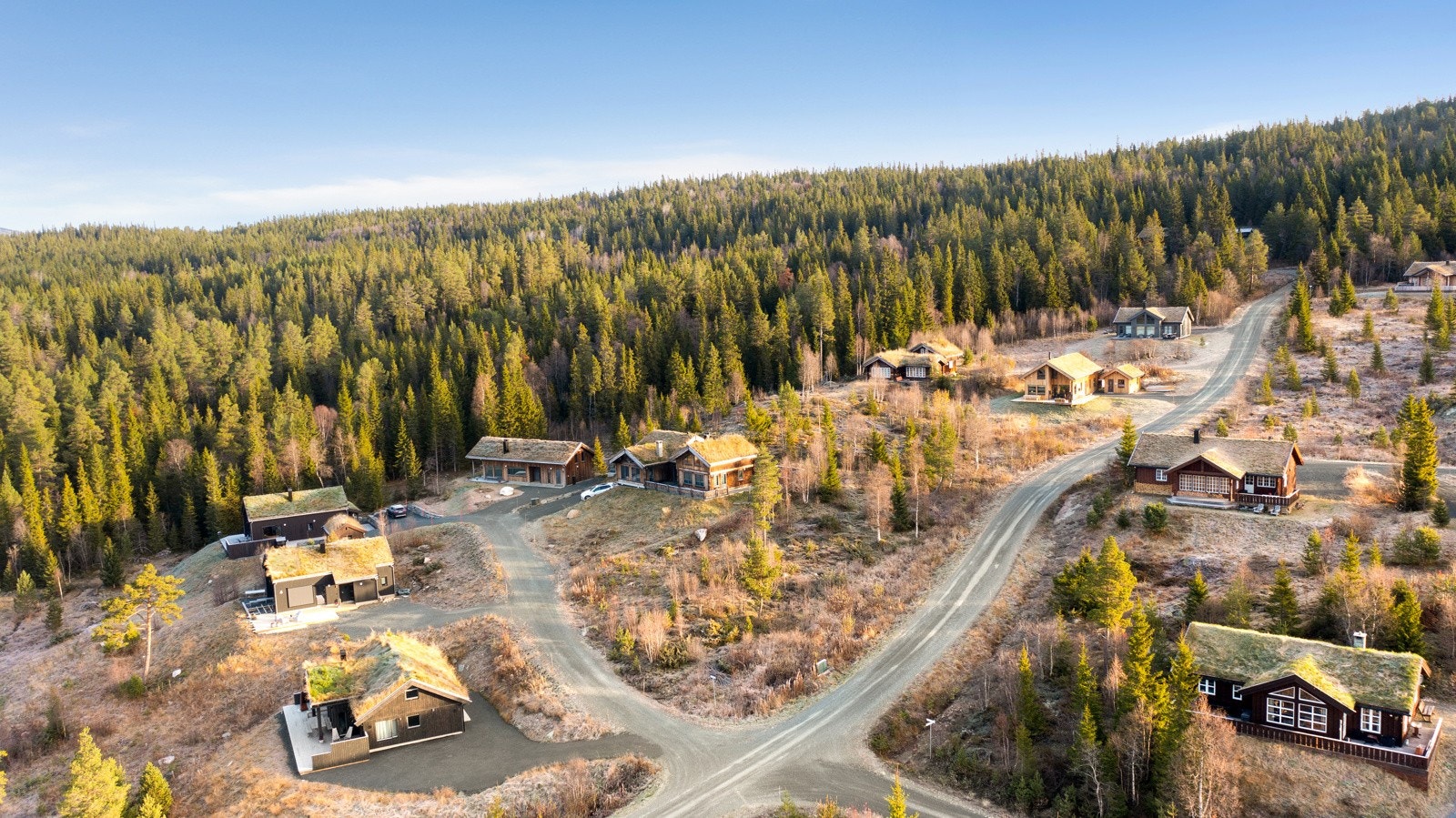 Rett utenfor tomtegrensa starter langrennsløypenettet som videre gir deg tilgang til over 150 km med løyper uten bruk av bil, og som daglig prepareres i sesong og ved behov Galleribilde