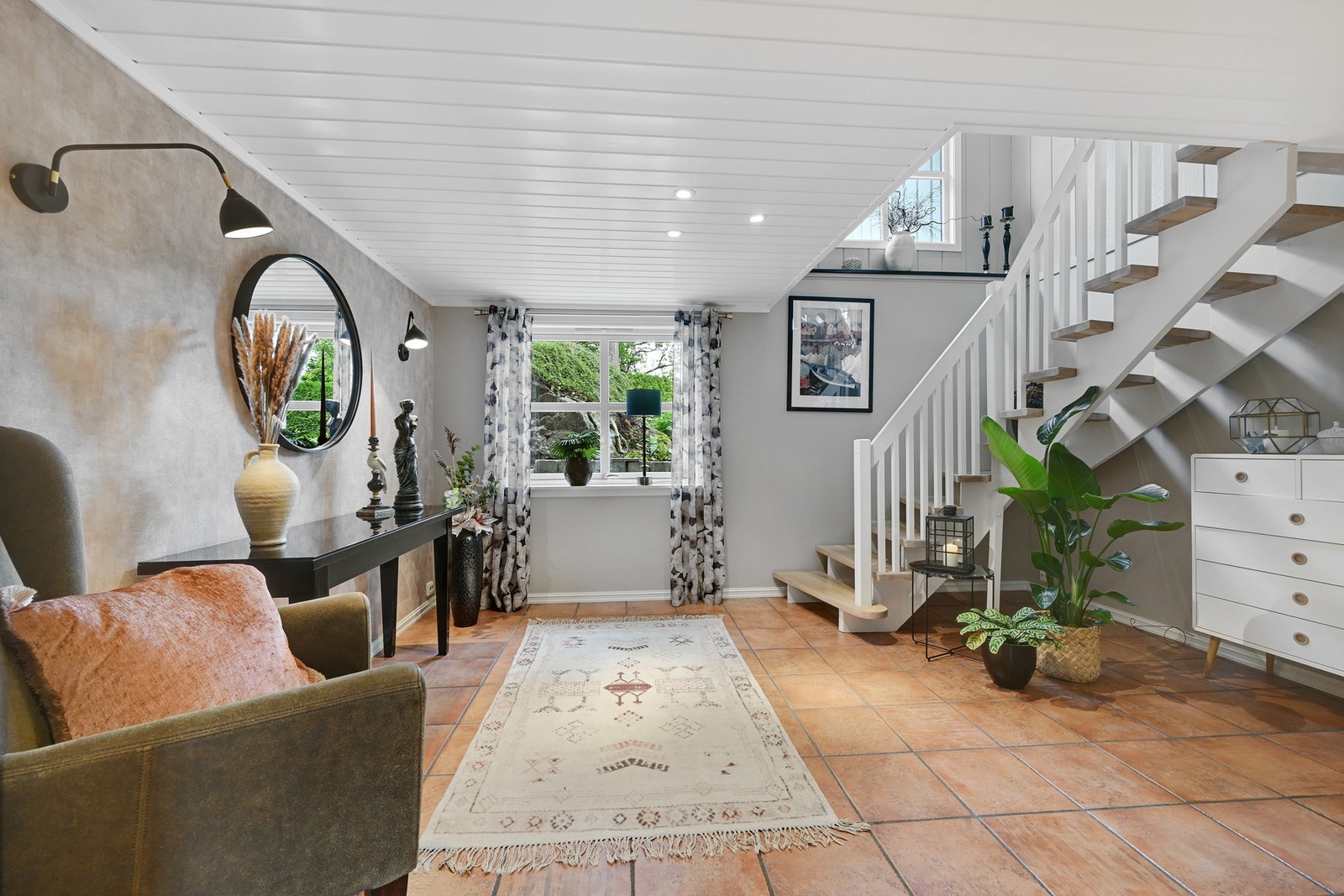 Da fortsetter vi opp den pene eiketrappa til hovedetasjen Galleribilde