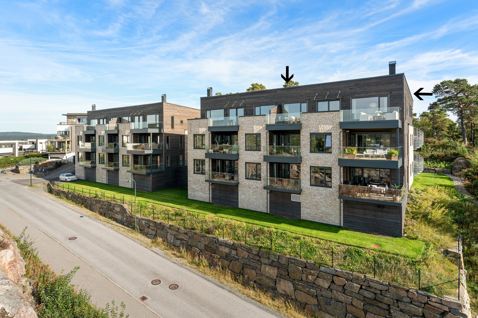 - Leiligheten er flott plassert på toppen/enden med stor, solrik balkong - Galleribilde