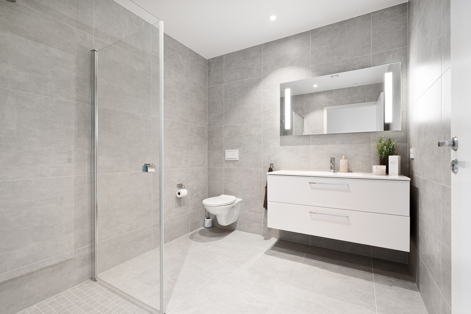 - Bad nummer to i samme stil som det første badet | Alle rom har vannbåren varme (bortsett fra soverom) - Galleribilde