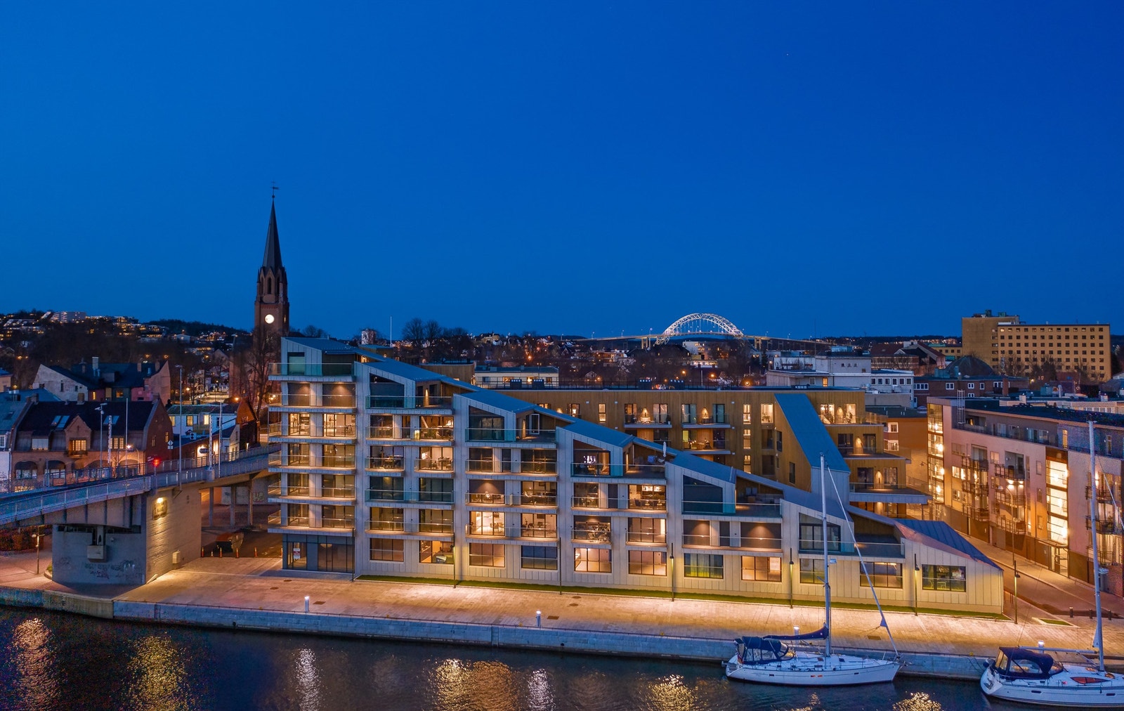 Tordenskiolds Brygge er ett av byens mest unike bygg, med en fantastisk takterrasse der beboerne kan nyte både sol og flott utsikt. Galleribilde