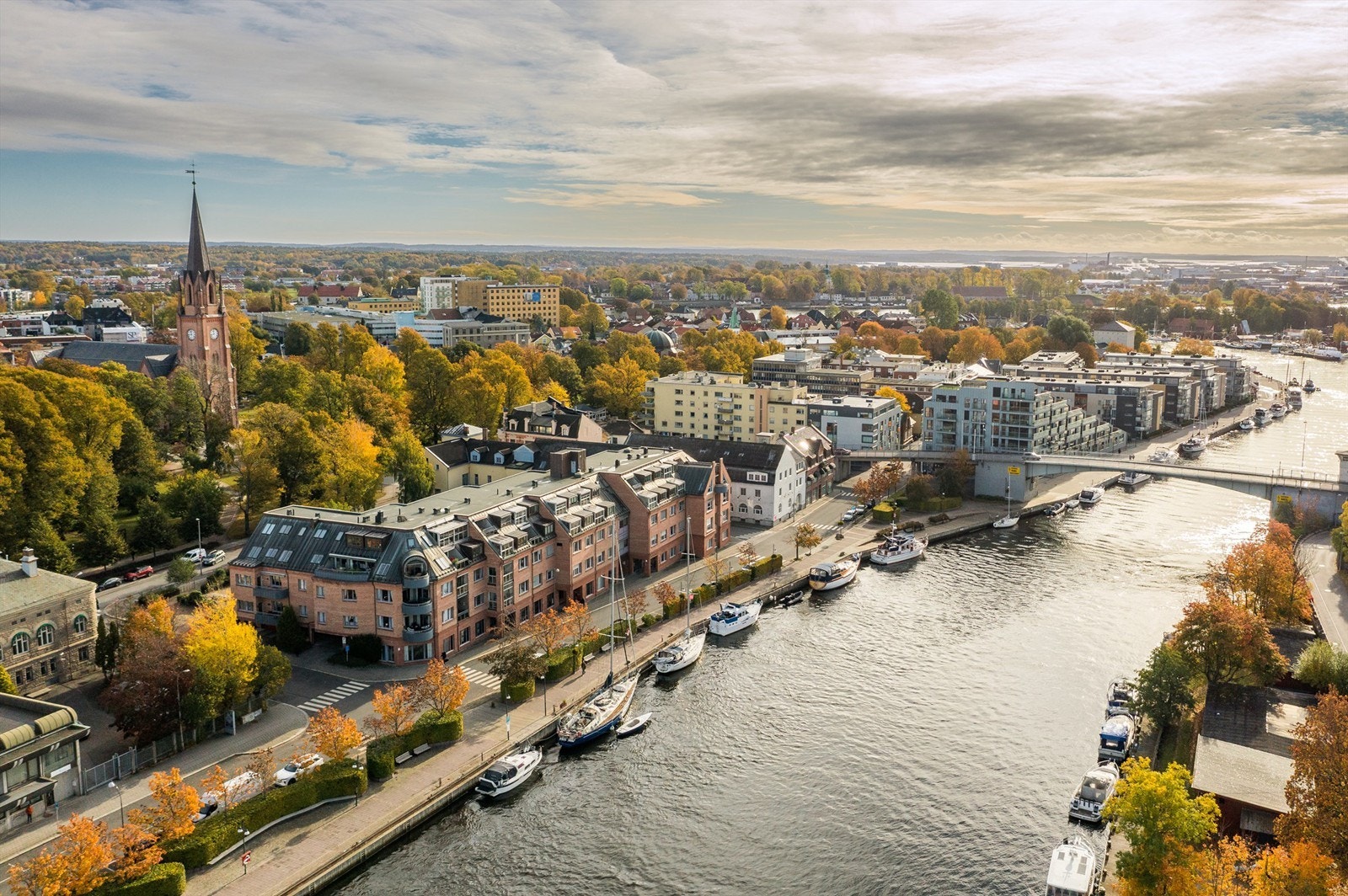 I nærområdet rundt Tordenskiolds Brygge finnes både gode kulturelle tilbud og flere av byens vakreste parker. Galleribilde