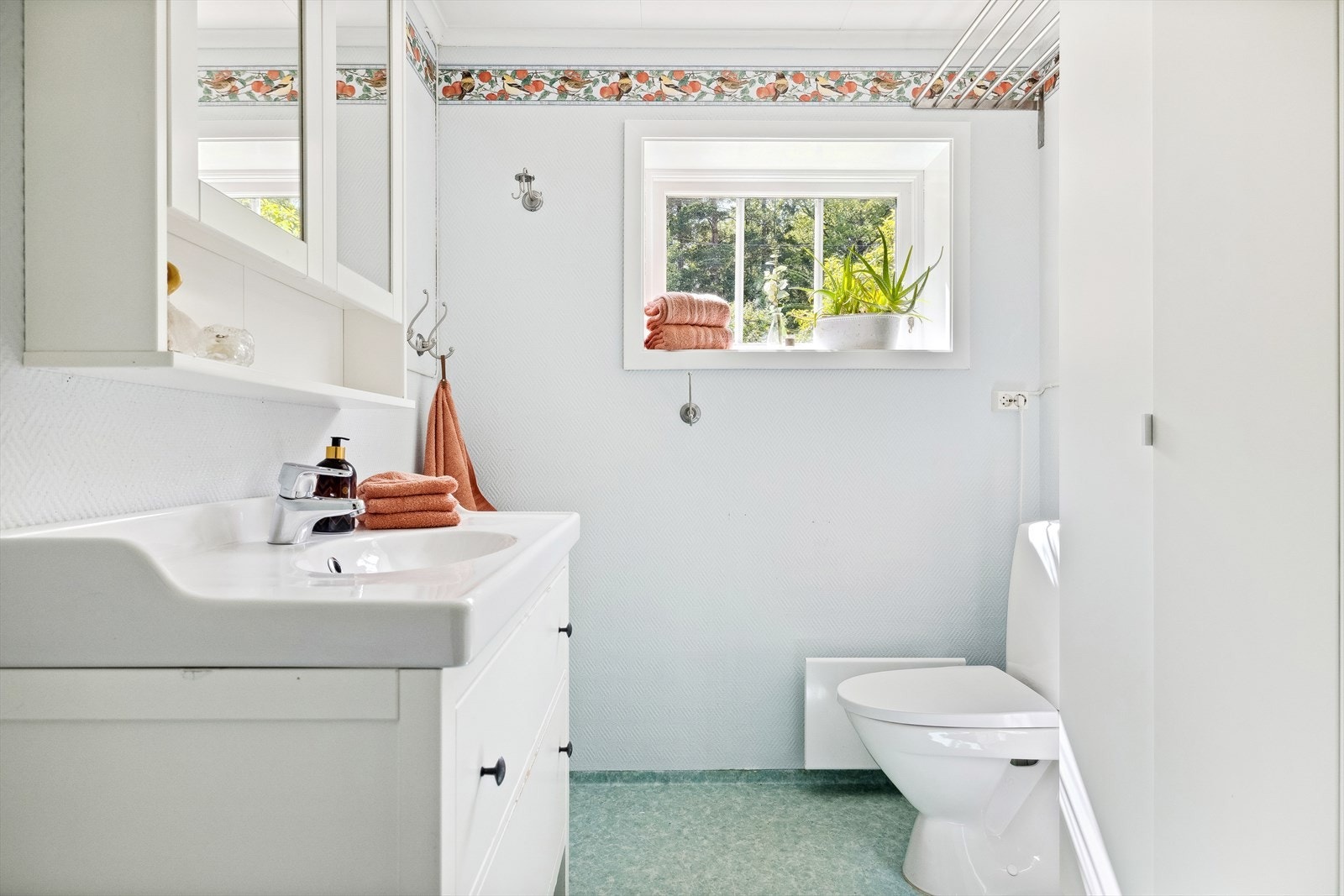 Vaskerom med toalett Galleribilde