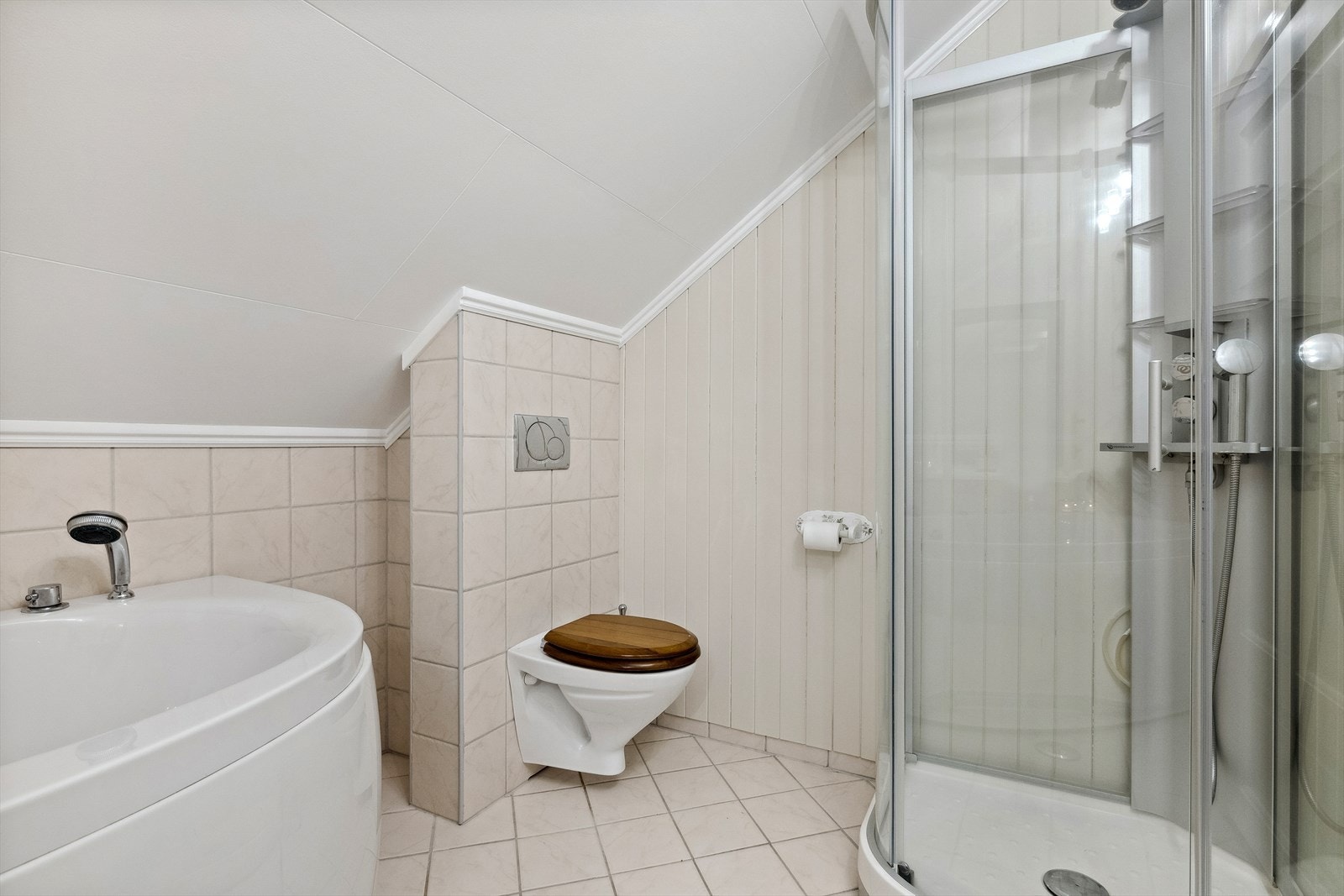 Bad - renovert i 2012 Galleribilde