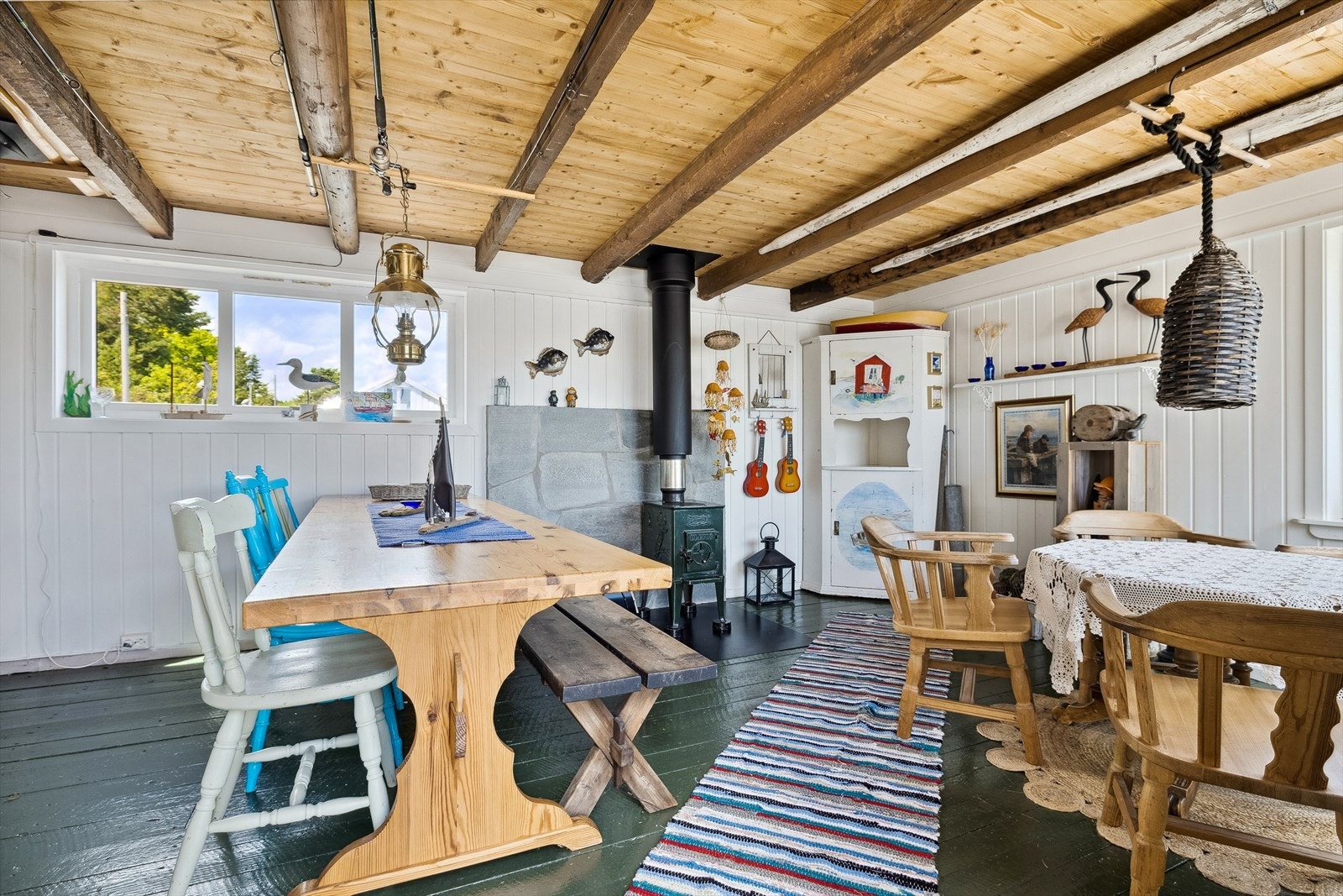 Det er innlagt strøm i sjøboden Galleribilde