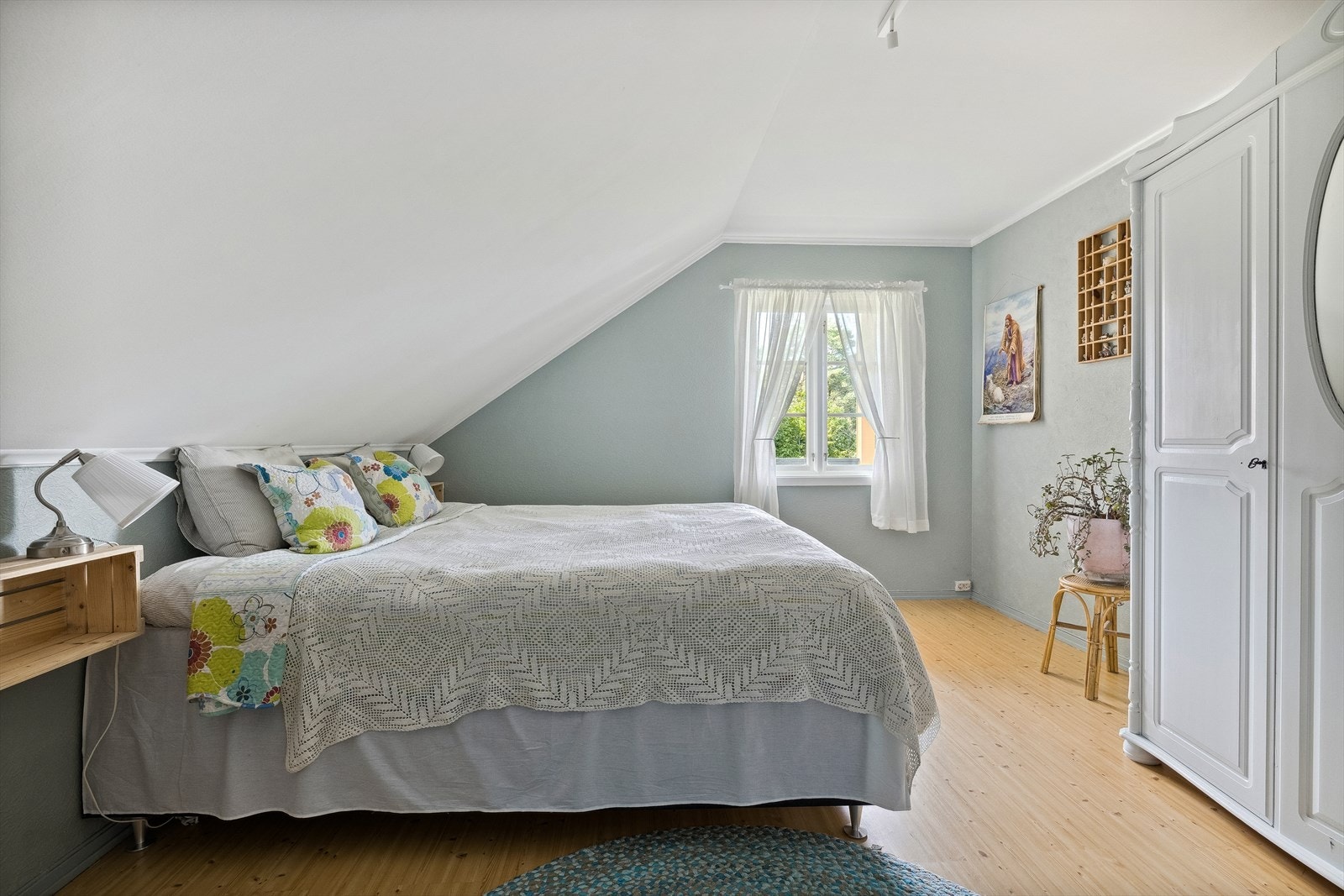 Soverom 2 - både integrert og frittstående garderobeskap medfølger Galleribilde