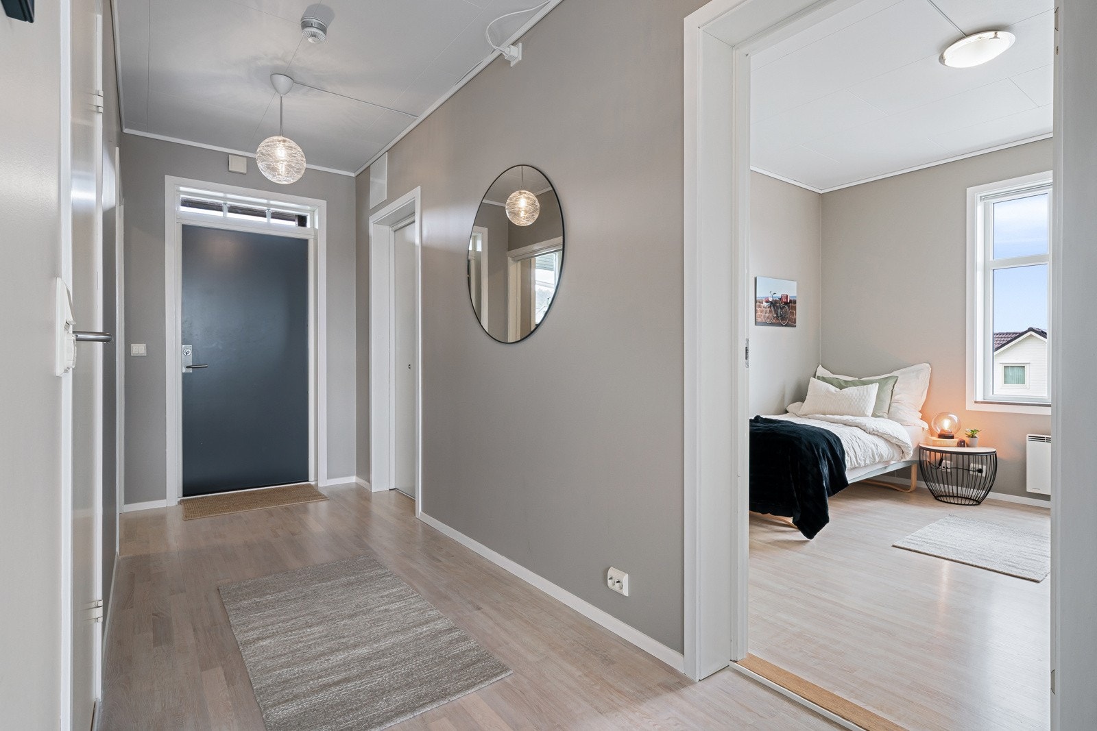 Gangareal med inngang til to soverom og baderom. Galleribilde