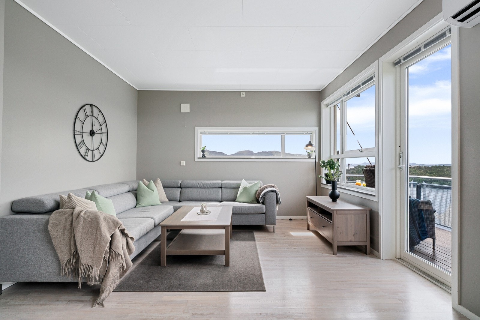 I stuen har man god plass til sofagruppe, tv- bord m.m. Galleribilde