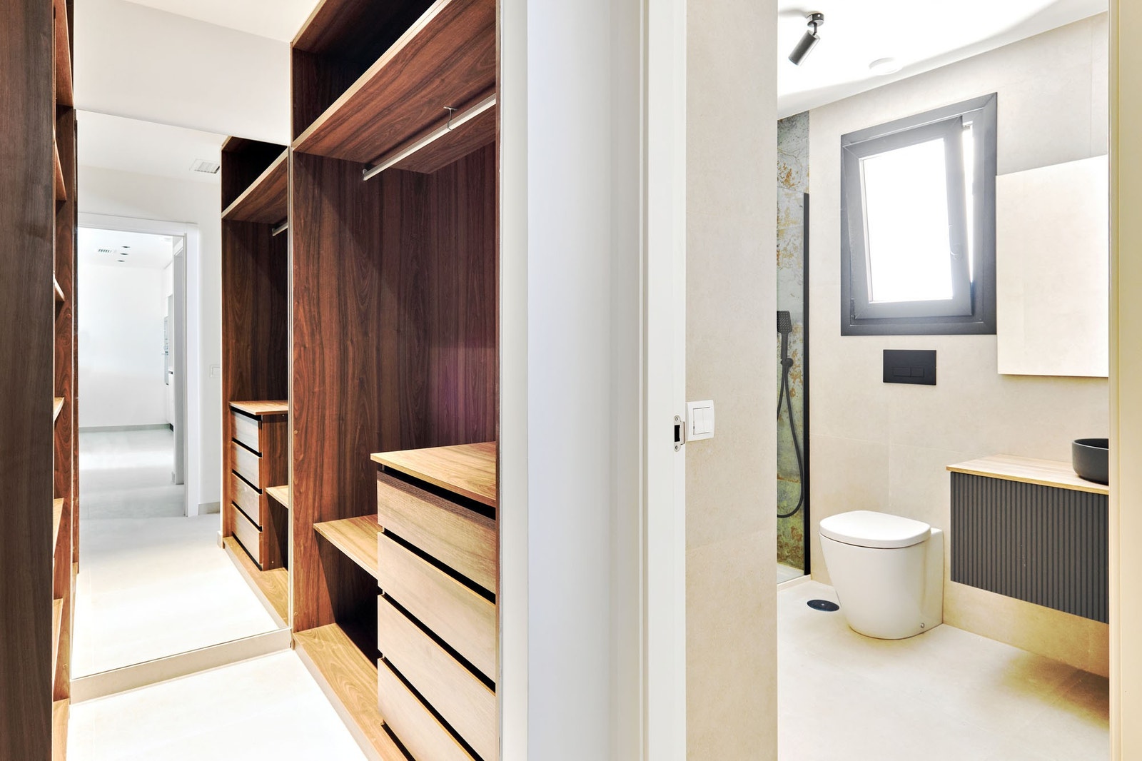 "Walk in closet" garderobe Galleribilde