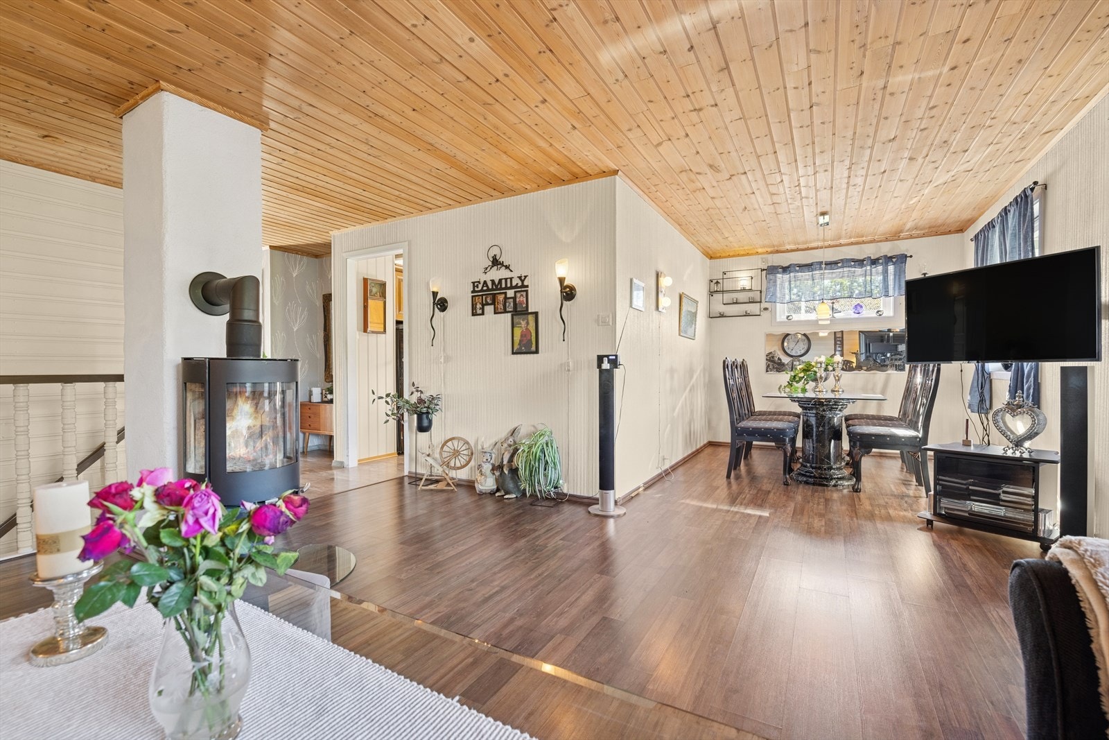 Fra stuen er det enkel tilgang til kjøkkenet. Galleribilde