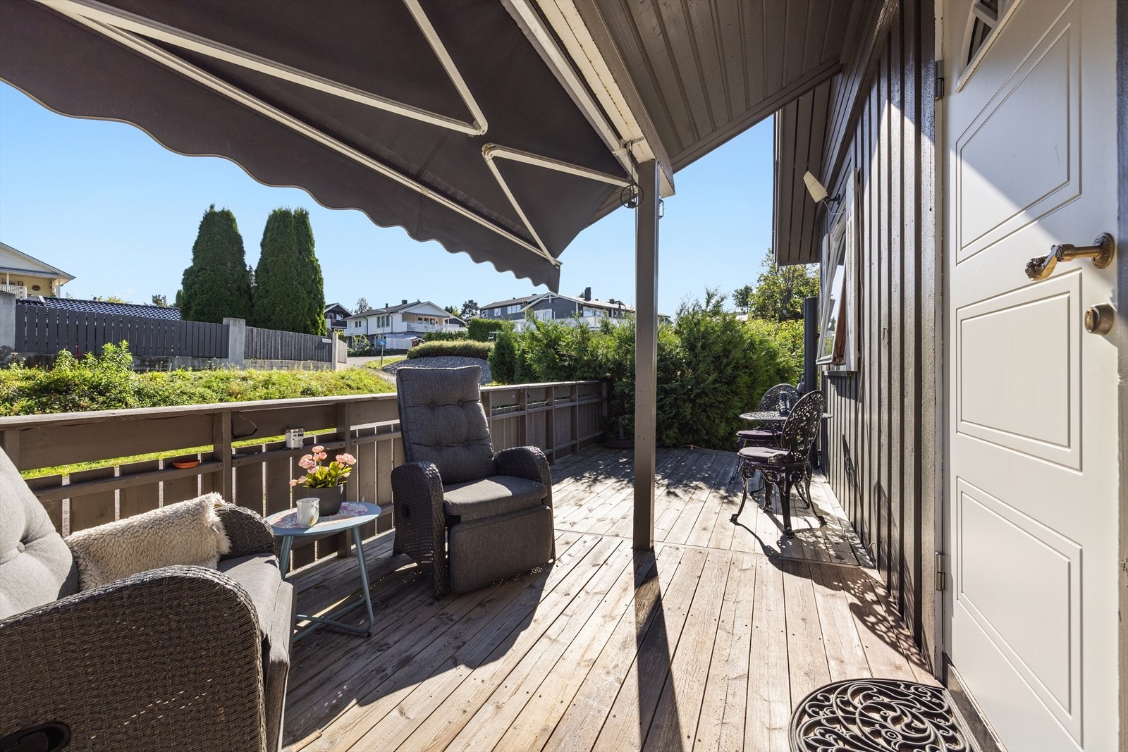 Denne eneboligen fra 1988 byr på gode romløsninger og praktiske fasiliteter. Galleribilde