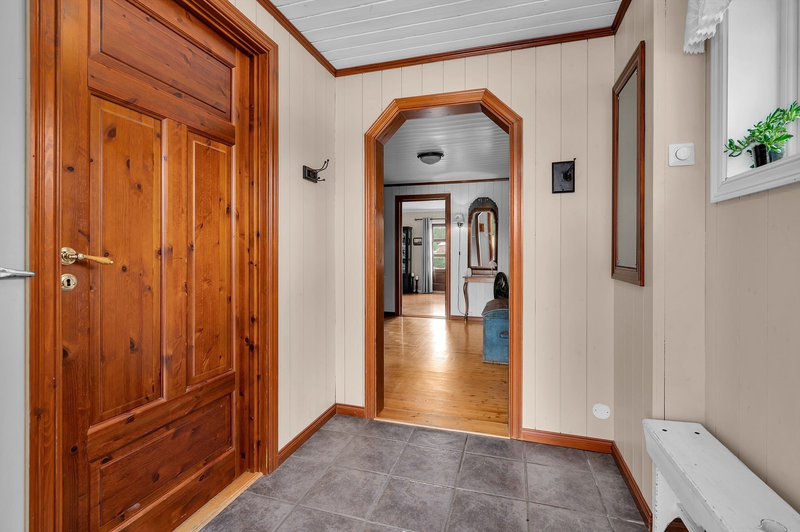 Entré i tilbygg fra år 2000 Galleribilde