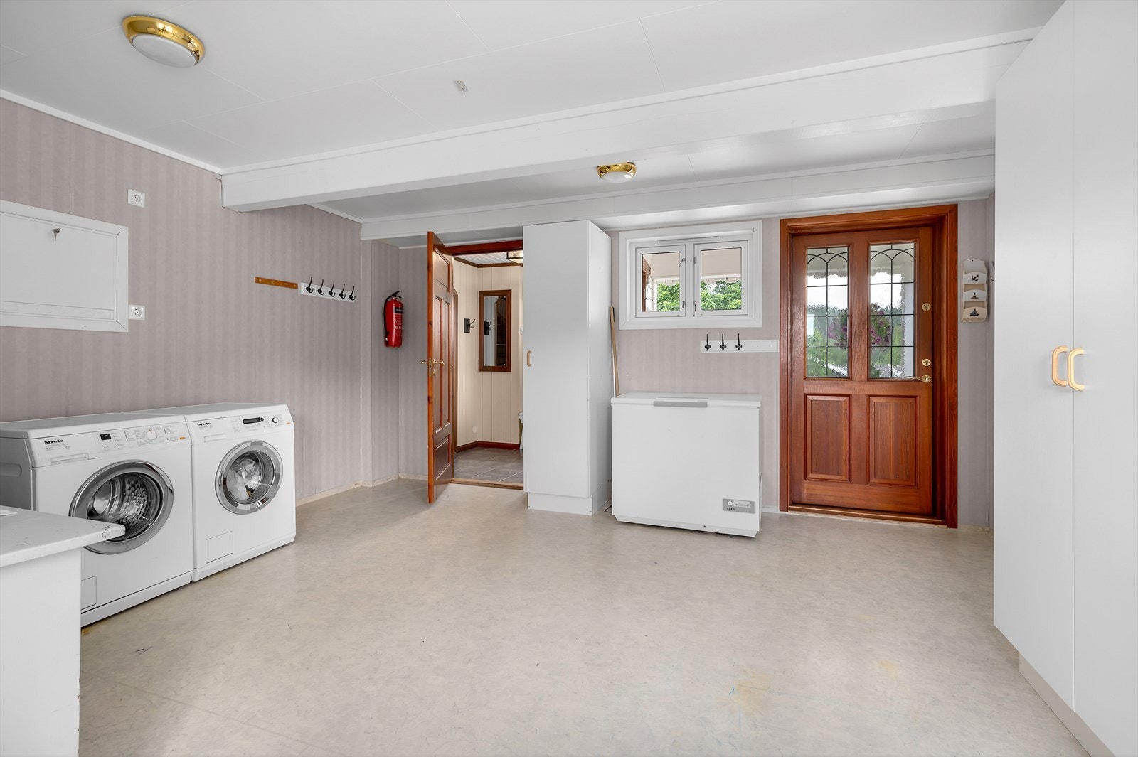 Stort vaskerom i tilbygg - egen inngang fra gårdsplass Galleribilde