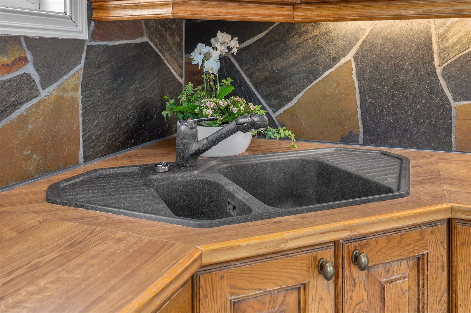 Skifer over kjøkkenbenk Galleribilde