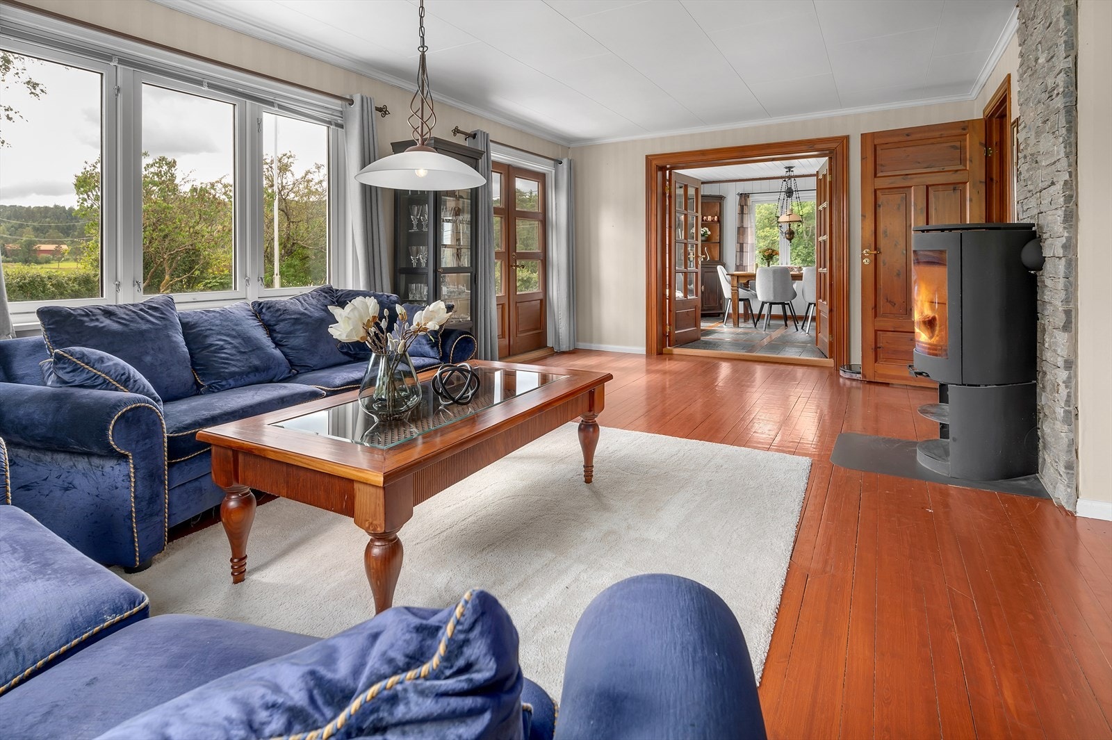 Utgang til terrasse og hage Galleribilde