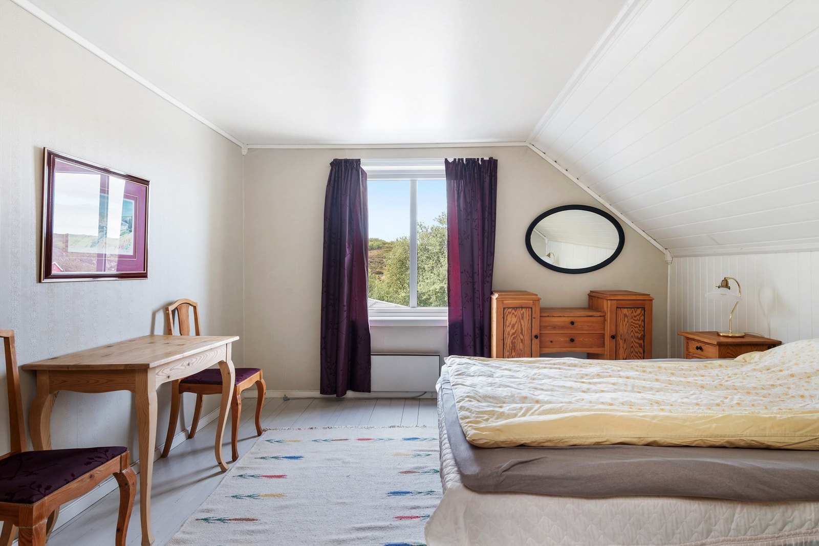 Det er 3 soverom i loftsetasje Galleribilde