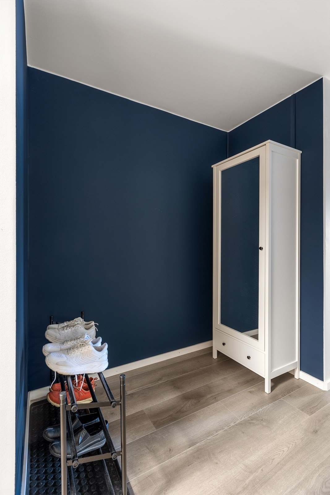 God plass til å sette fra seg sko og yttertøy. Galleribilde