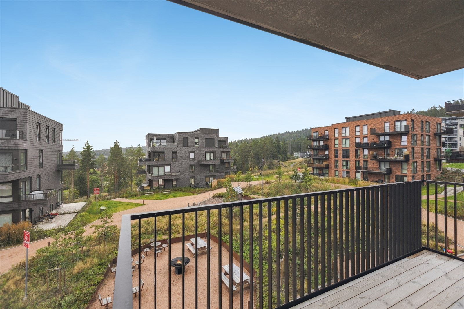 Fin utsikt over nabolaget. Galleribilde