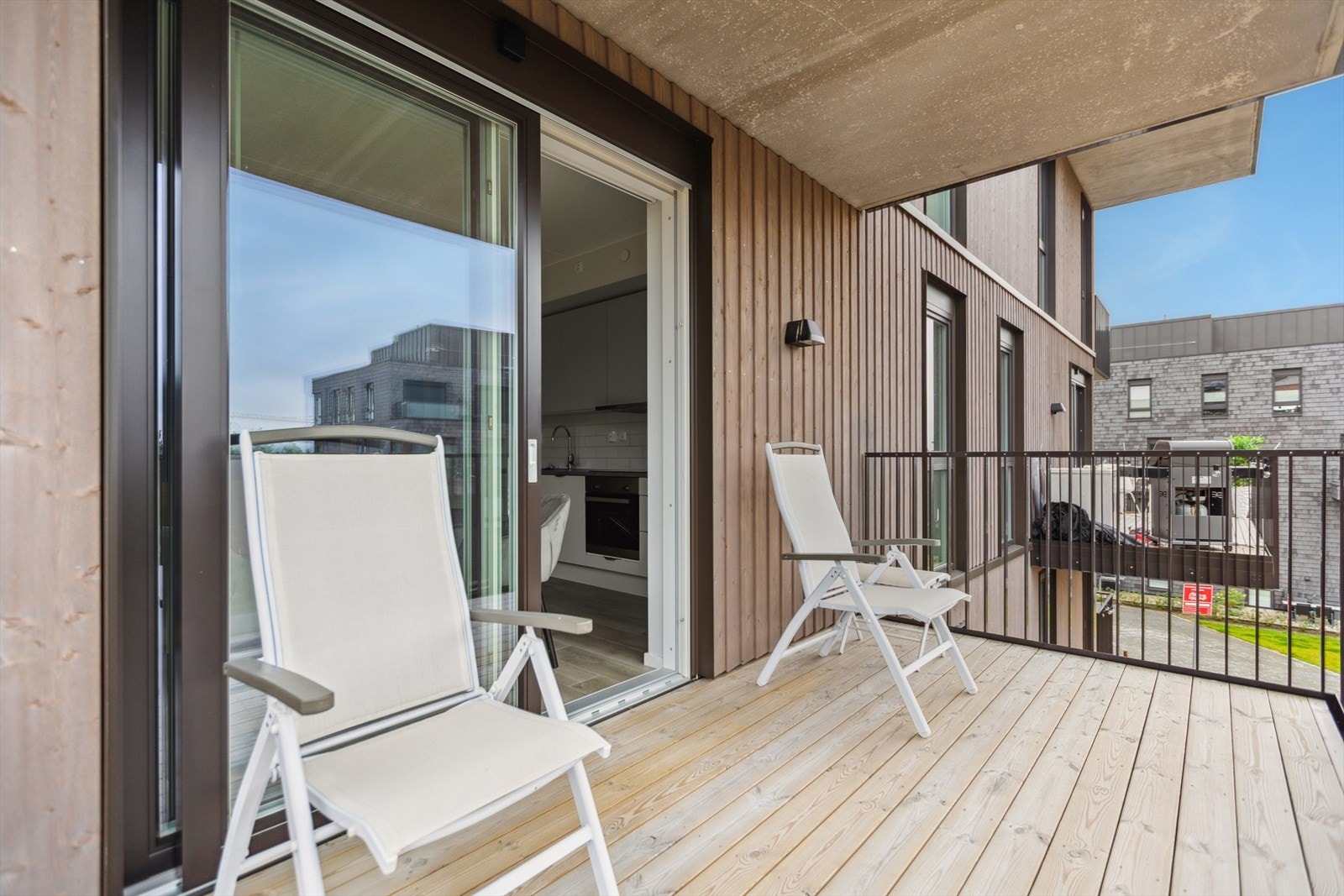 Romslig balkong på ca. 8 kvm. Galleribilde