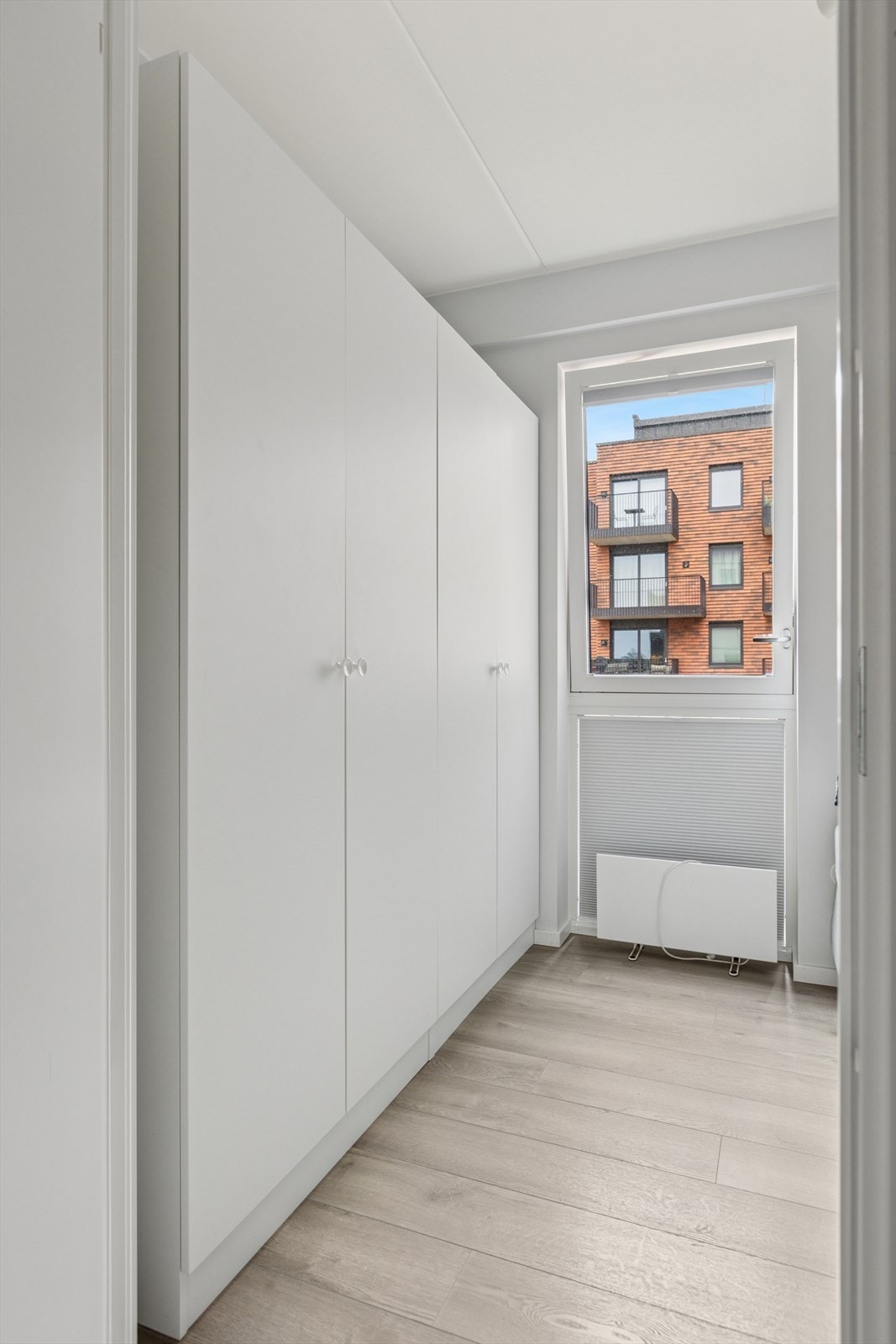 På soverommet er det rikelig med skapplass. Galleribilde