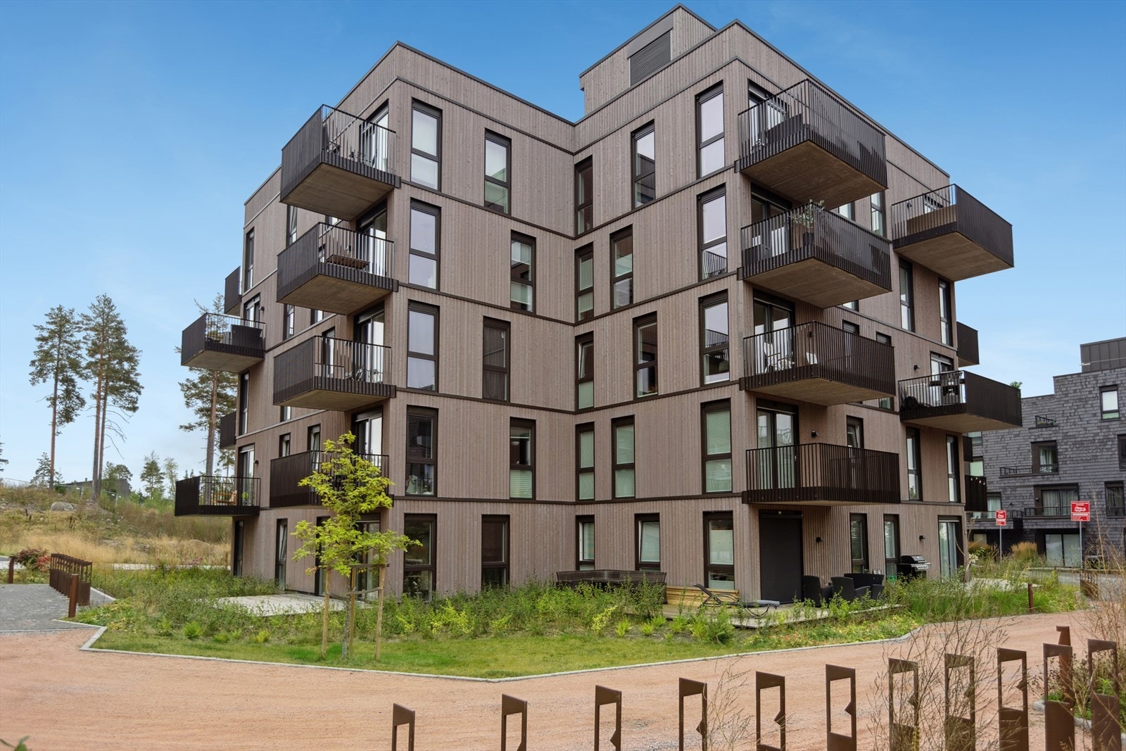 Nabolaget er rolig, sentralt og ligger øverst på stasjonsbyen. Galleribilde