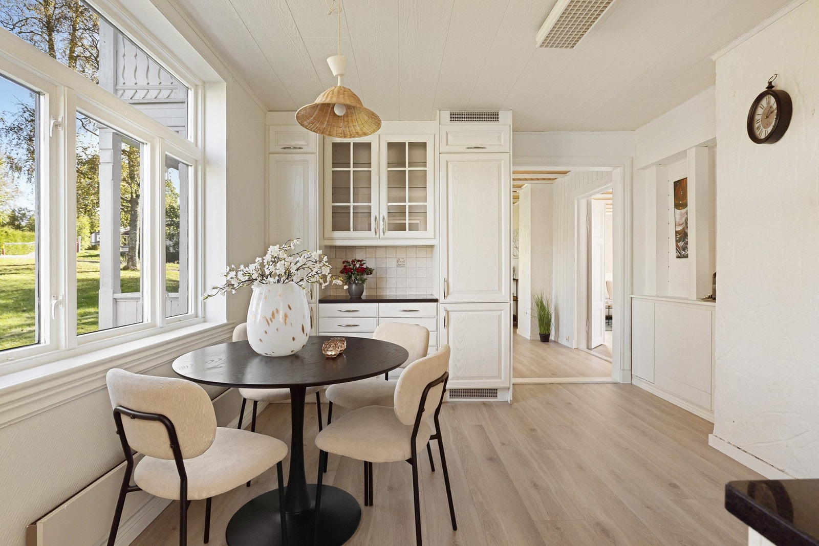 Plass til spisebord på kjøkken. Galleribilde