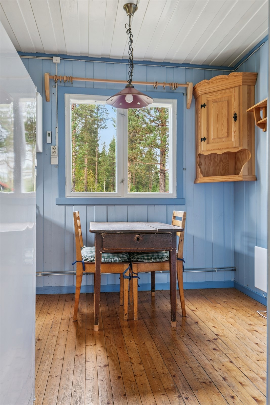 Det er også plass til en liten spiseplass på kjøkkenet for enkle måltider. Galleribilde