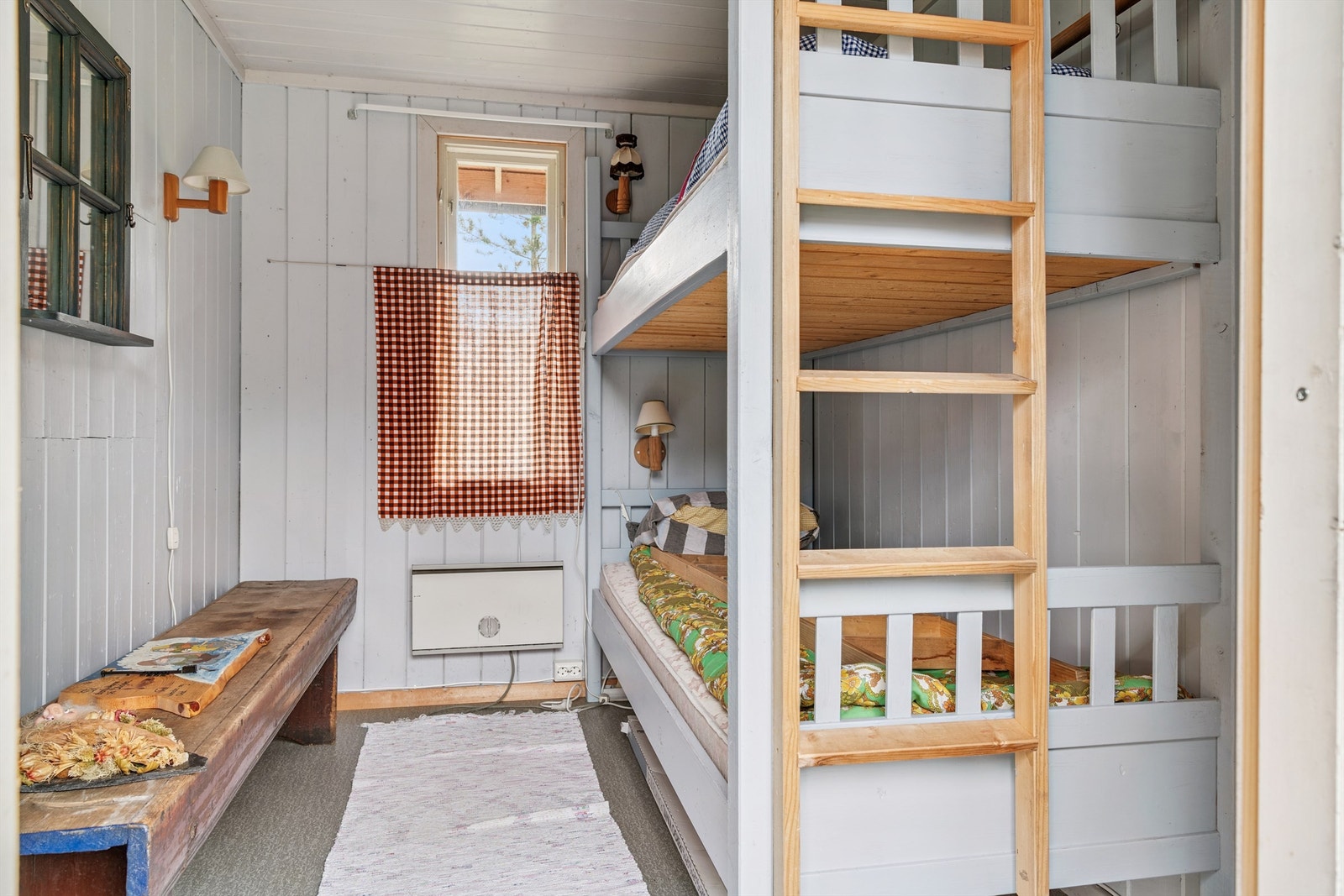 Her er innredet rom i uthuset, som gir ytterligere overnattingskapasitet. Galleribilde