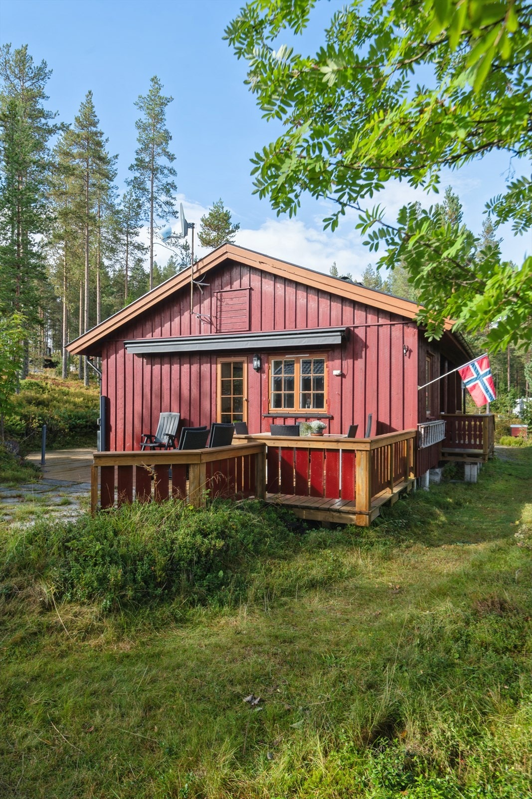 Fritidsbolig oppført i 1972, beliggende på en koselig naturtomt. Galleribilde