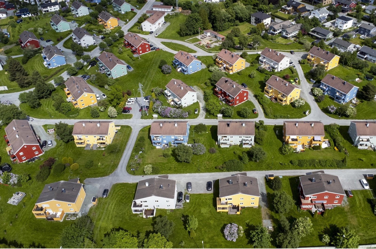 Borettslaget har store grøntområder og beplantning som skaper en tiltalende og landlig atmosfære. Galleribilde