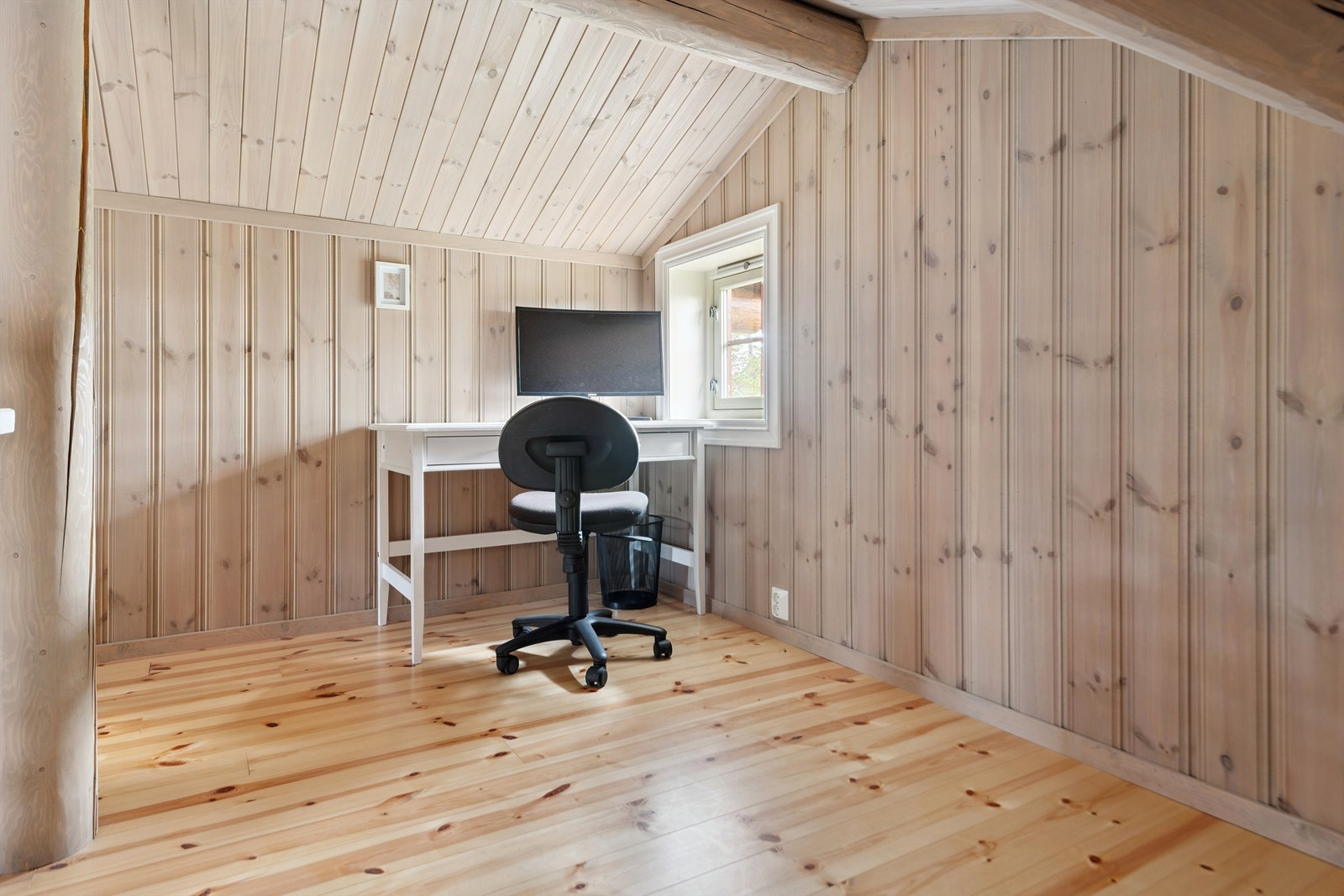 Hemsen har også plass til en liten kontorkrok eller et lekeområde. Galleribilde