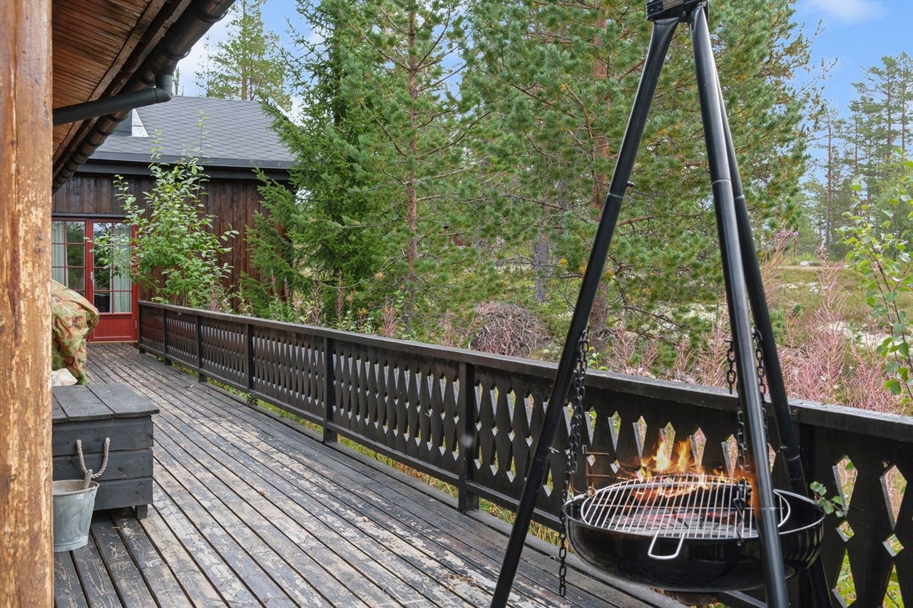 Den store verandaen på 64 m² er et flott uterom med plass til flere sittegrupper. Galleribilde