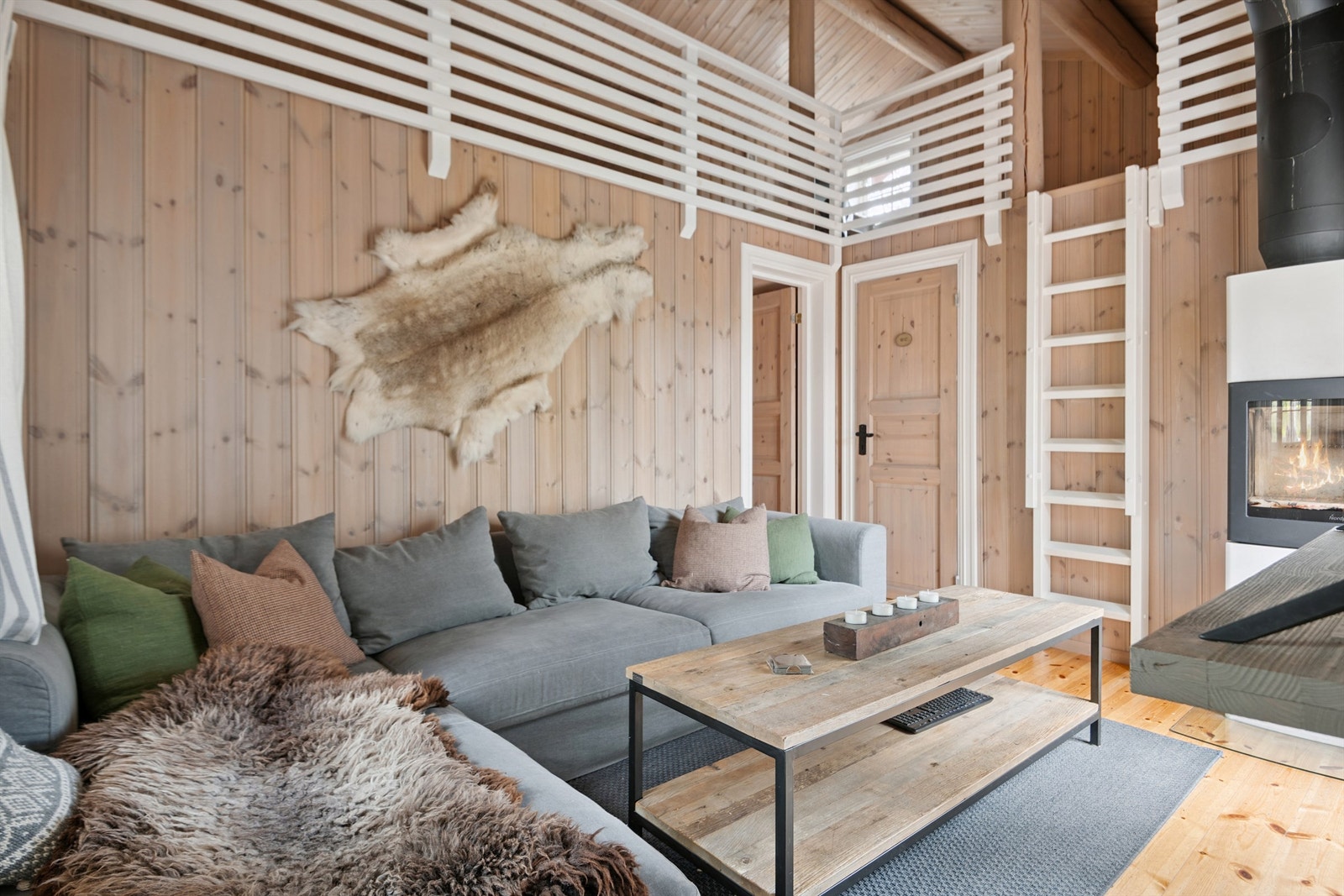 I tilbygget fra 2018 finner vi en ekstra stue, ideell for ulike aktiviteter og aldersgrupper. Galleribilde