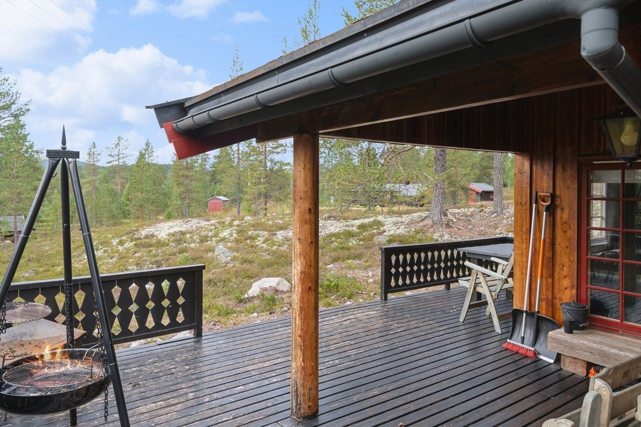 En del av verandaen er overbygget, noe som gir ly for vær og vind. Galleribilde