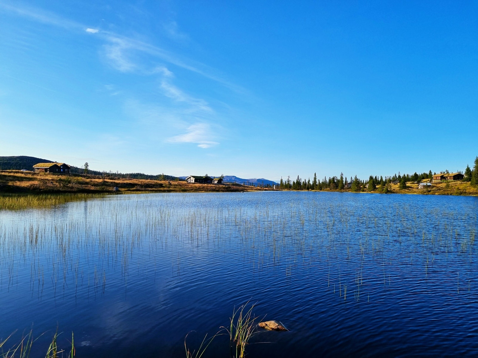 En gjemt perle omkranset av praktfull utsikt og gamle setervoller Galleribilde
