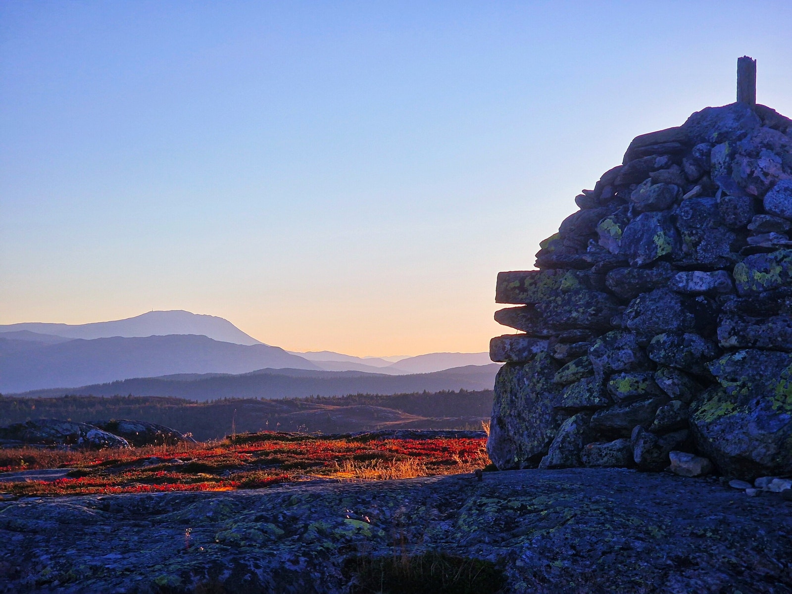 Varden på Vorsetfjell rager 1031 moh og er et populært turmål Galleribilde