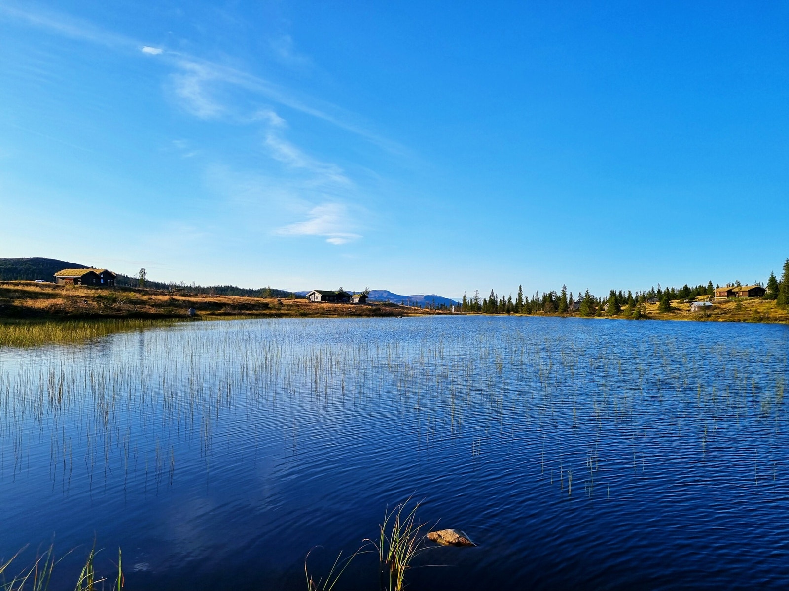 En gjemt perle omkranset av praktfull utsikt og gamle setervoller Galleribilde