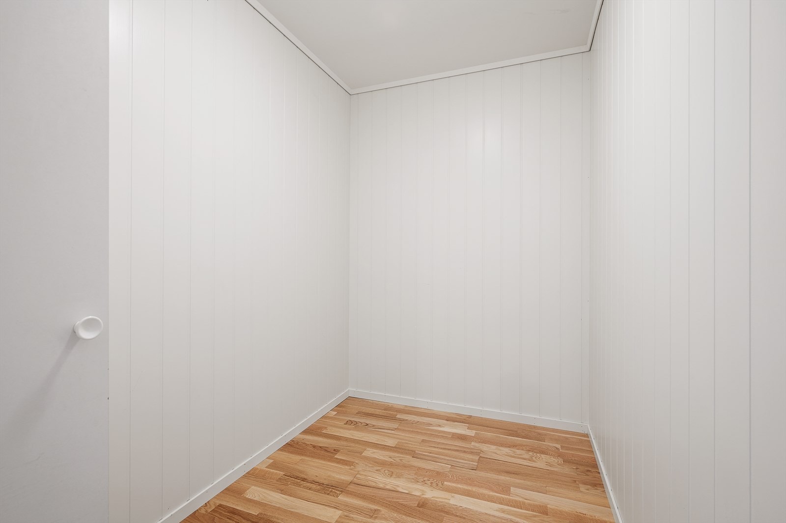 Innvendig bod. I tillegg er det en liten sportsbod utvendig. Galleribilde