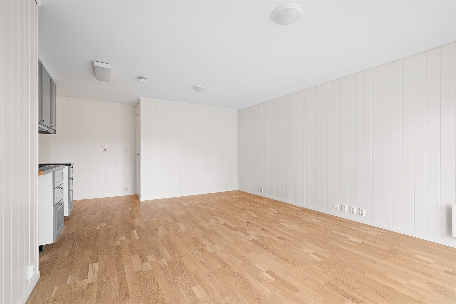 Flott stue med åpen kjøkkenløsning Galleribilde