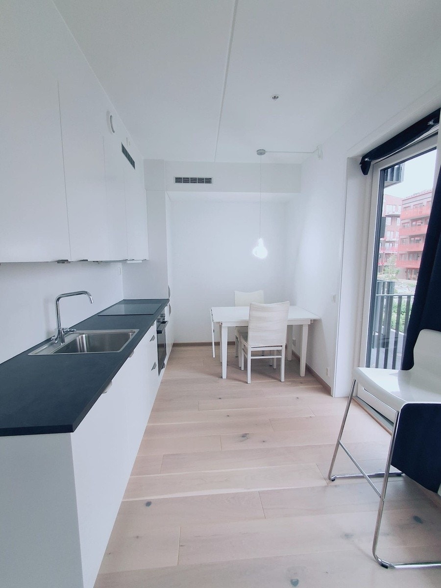 kjøkken med spisebord Galleribilde