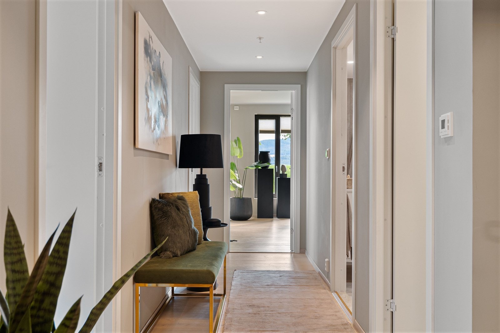 De nøytrale fargevalgene er et godt utgangspunkt for innredningen. Galleribilde