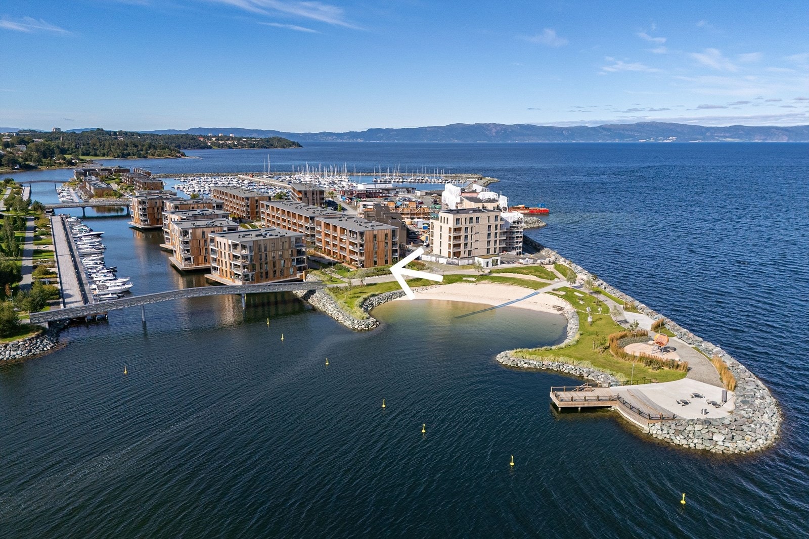 Leiligheten har en god internplassering på enden i første etasje. Galleribilde