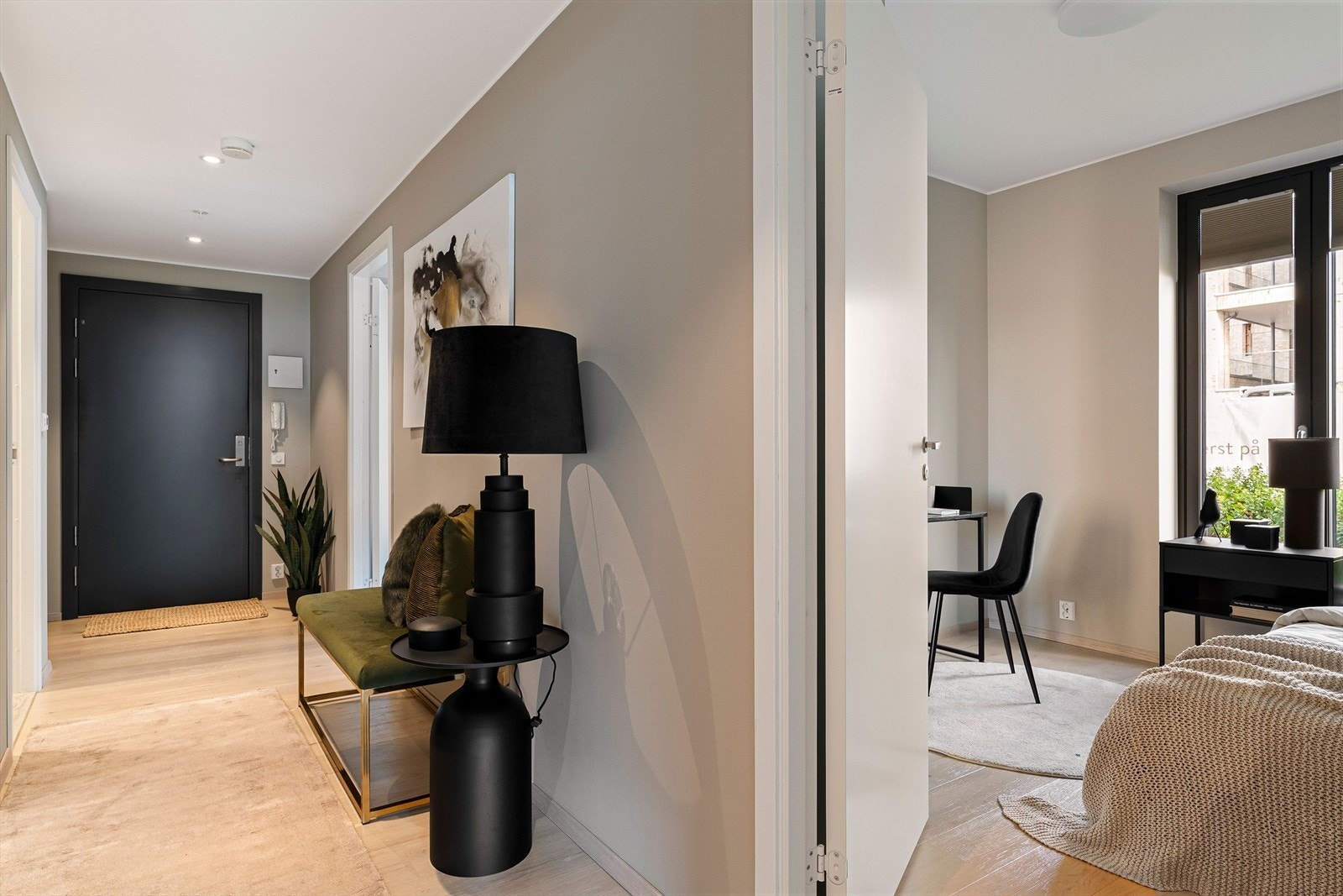 Ingenting er overlatt til tilfeldighetene, og den gjennomførte stilen bidrar til en flytende overgang. Galleribilde