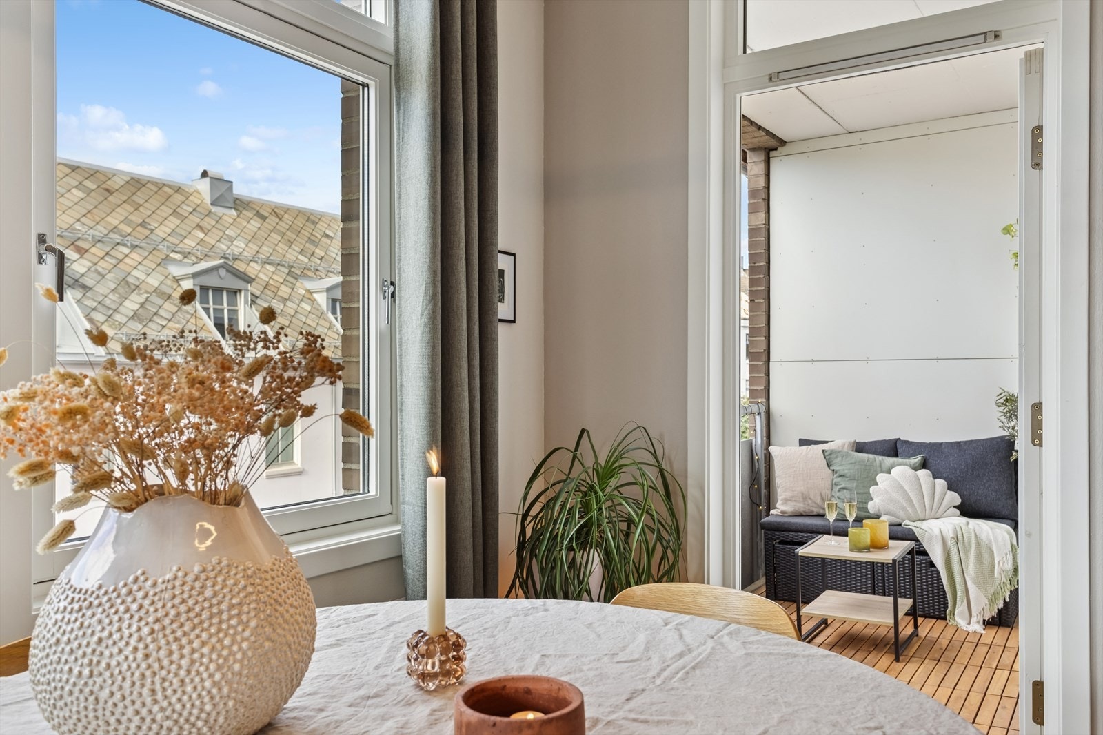 Utgang til balkong. Galleribilde